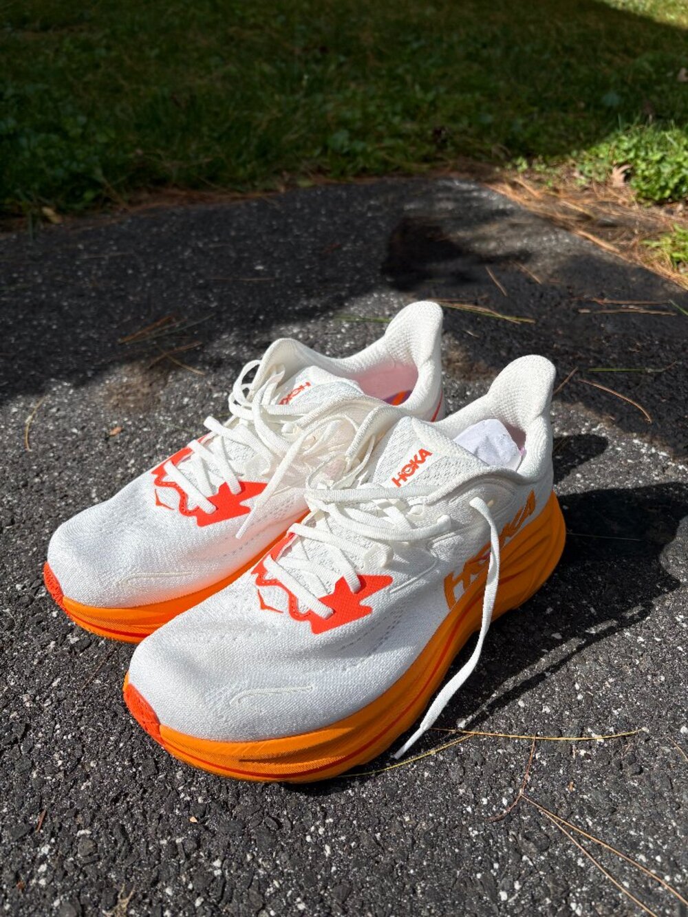 Men's Hoka Clifton 10s size 10D white and orange